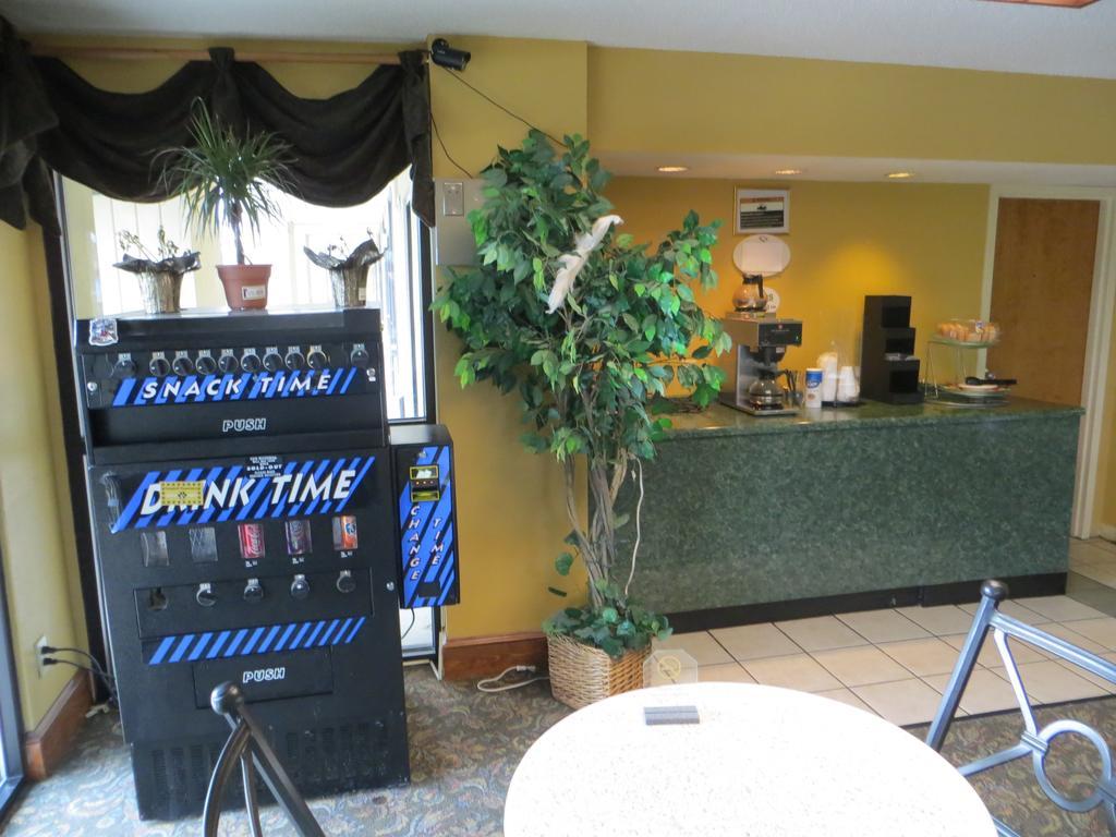 Budgetel Inn & Suites Мейкон Экстерьер фото