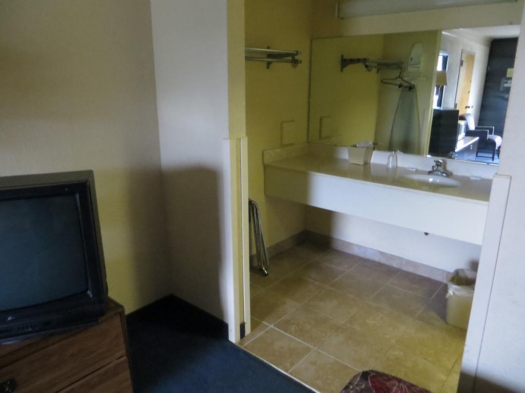 Budgetel Inn & Suites Мейкон Экстерьер фото