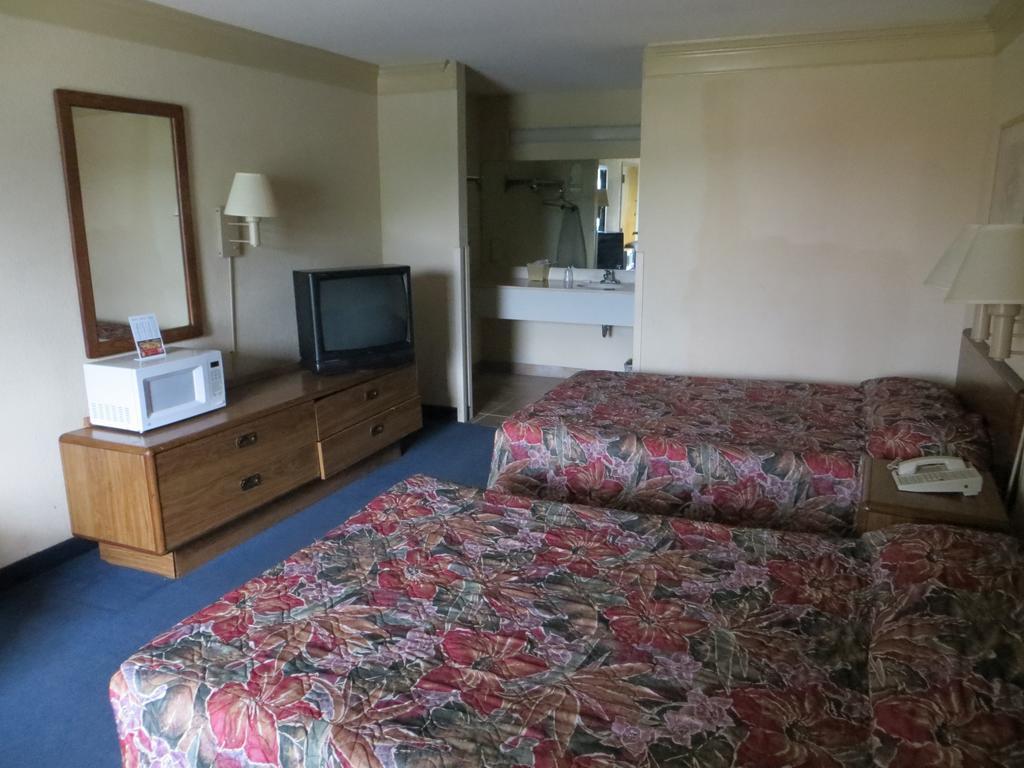 Budgetel Inn & Suites Мейкон Номер фото