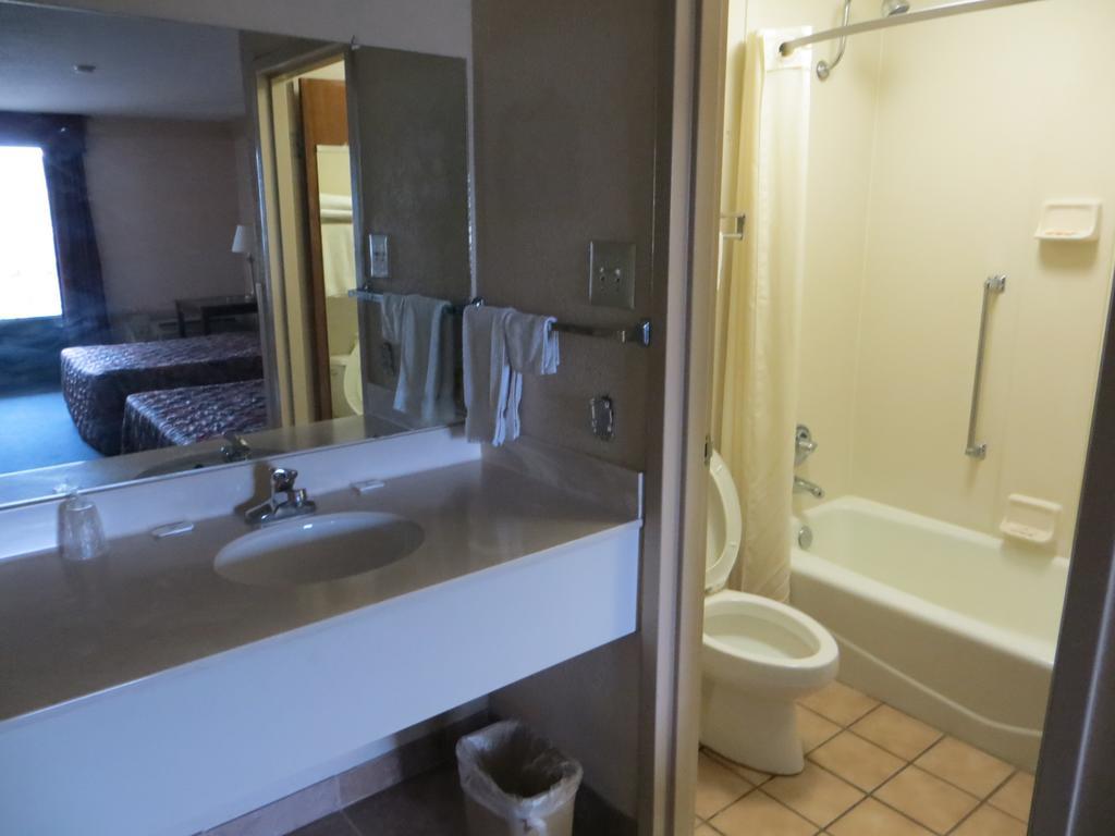 Budgetel Inn & Suites Мейкон Номер фото