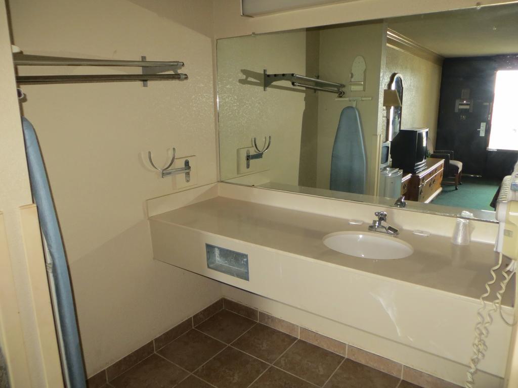 Budgetel Inn & Suites Мейкон Номер фото
